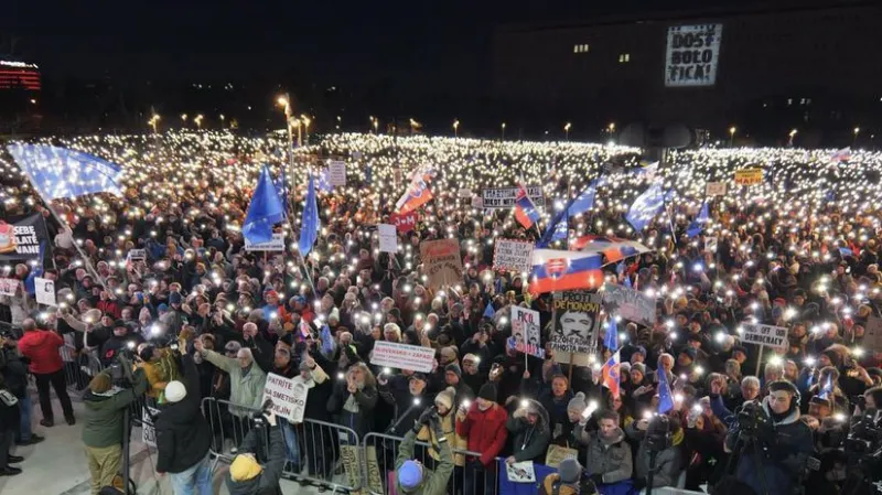 Vo viacerých mestách sa konajú zhromaždenia na pamiatku Kuciaka a Kušnírovej - Domáce - Správy - Pravda
