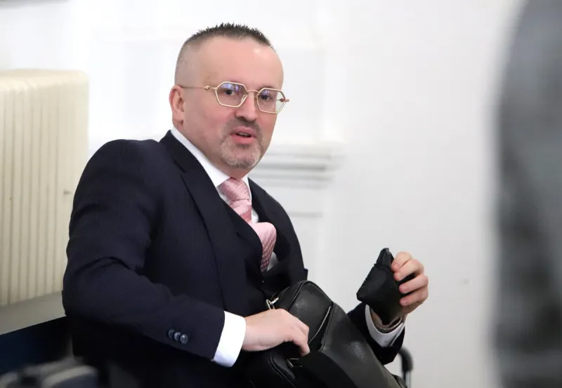 V korupčnej kauze exšéfa SIS Pčolinského vypovedá Beňa, verejnosť vylúčili - SME