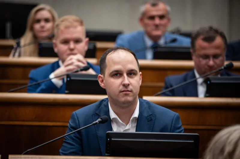 Lučanský prináša zákon proti aktívnym ľuďom - Komentáre SME