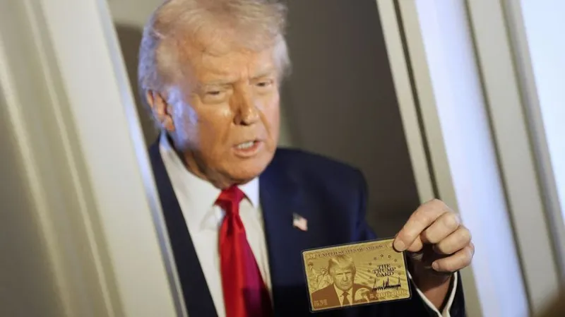 Trump ukázal zlatú "Trumpovu kartu". Bohatým migrantom ju núka za päť miliónov dolárov - Svet - Správy - Pravda