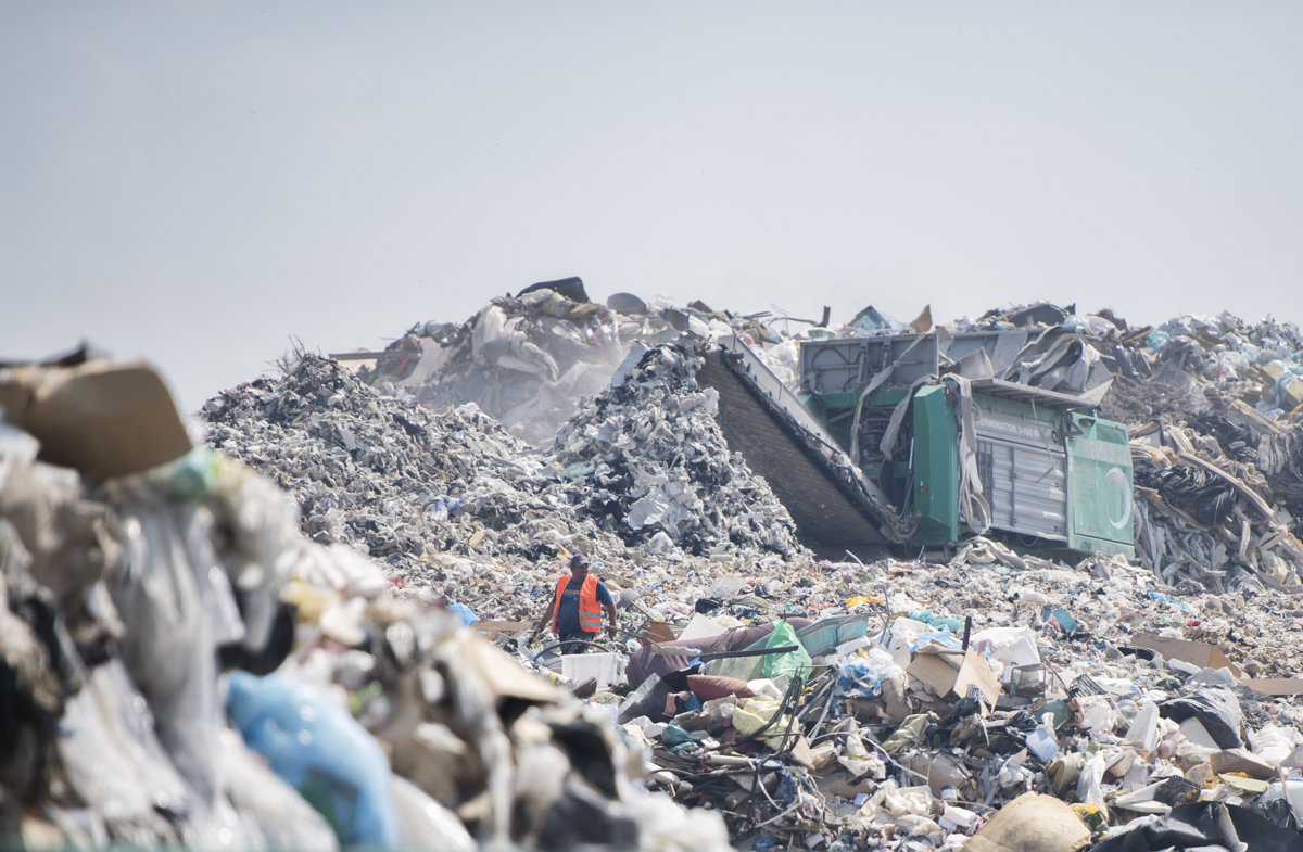 Expert na odpad: Skládky rastú, ľudia sú ľahostajní - domov.sme.sk
