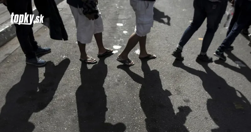 USA uskutočnili prvý samodeportačný let pre nelegálnych migrantov: Dočasná právna ochrana pre Venezuelčanov skončila | Topky.sk