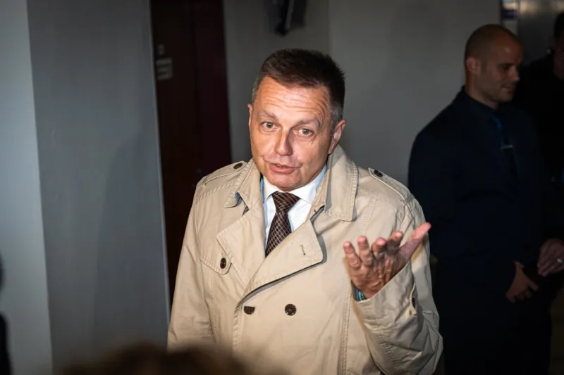 Pre Fica je Kažimír zradcom, ale guvernérom zostáva - SME