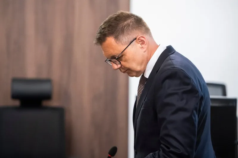 Guvernér Národnej banky Slovenska Peter Kažimír je vinný - SME