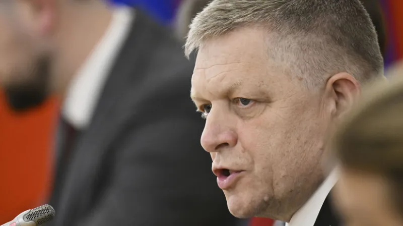 Fico reaguje na rozhodnutia v prípade Kažimíra i muža s valaškou. Vyzval Žilinku, aby si „urobil na prokuratúre poriadok“ - Domáce - Správy - Pravda