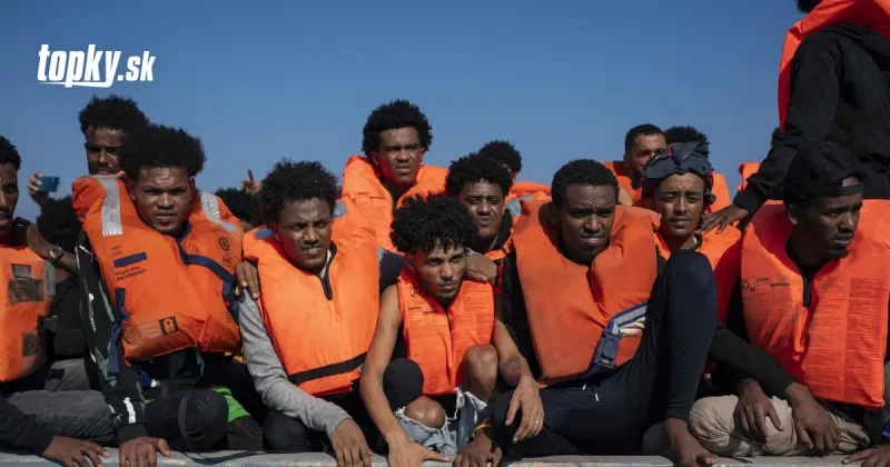 Z ropnej plošiny v Stredozemnom mori zachránili 54 migrantov: Jedna žena tam porodila! | Topky.sk