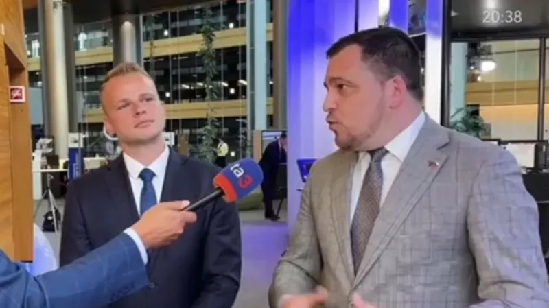 Vášnivá debata. Mazurek: Tvrdil, že Slováci sú neschopní. Zdechovský: Žijete v inom vesmíre. Ak sa vám EÚ nepáči, vypadnite  - Domáce - Správy - Pravda