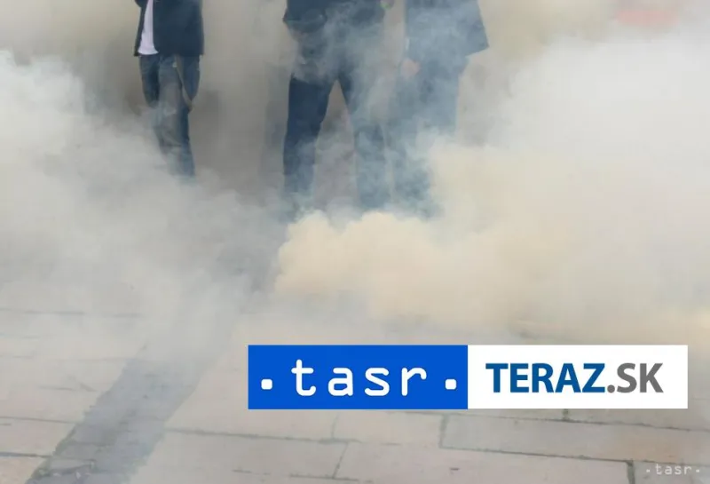 Protesty proti migrácii v Británii sprevádzali potýčky