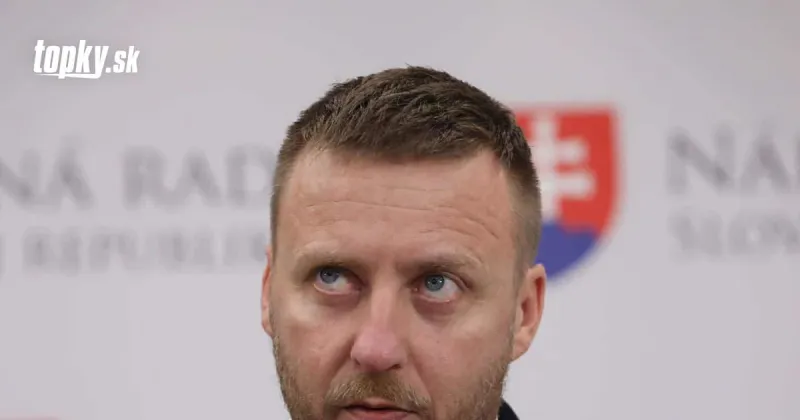 Kotlár sa opäť rozohnil na tlačovke: Nebudem robiť šaša! Výzva Ficovi aj kritika Pellegriniho a Hlasu