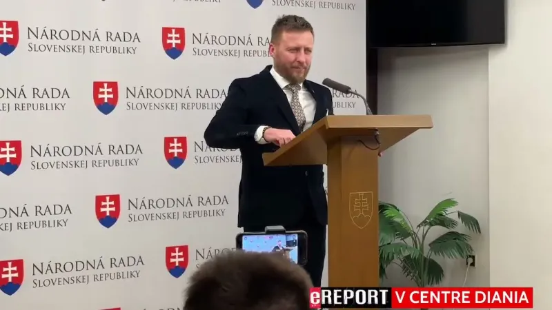 Peter Kotlár: Ľudia sa majú právo informovať, prečo im bola podaná génová terapia - YouTube