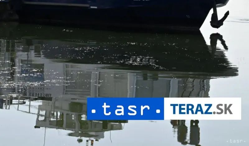 V Gambii pátrajú po desiatkach migrantov z lode, ktorá sa prevrátila