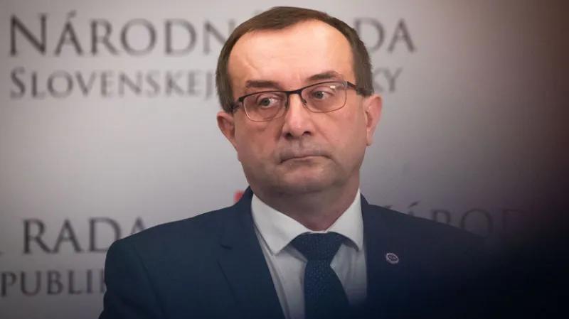 Puci: SNS stiahne novelu Trestného zákona, Kmec nechce post po Ferenčákovi. Smeruje do Ríma? - Domáce - Správy - Pravda