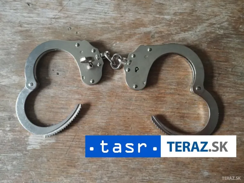 Vo Francúzsku zadržali Britov, vraj chystali násilie proti migrantom
