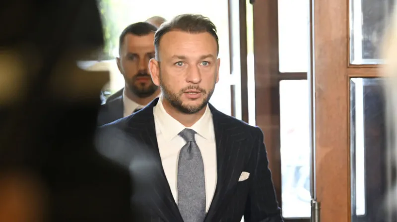 O nehnuteľnosti písal aj Kuciak, z pozadia vyskakujú Rusi. Šutaj Eštok sťahuje 300 zamestnancov, mesačne zaplatí skoro dvojnásobok ako VšZP - Domáce - Správy - Pravda