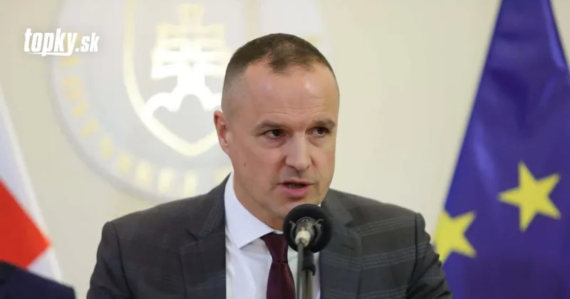 Poradca premiéra David Lindtner sa má po viac ako mesiaci opäť postaviť pred súd