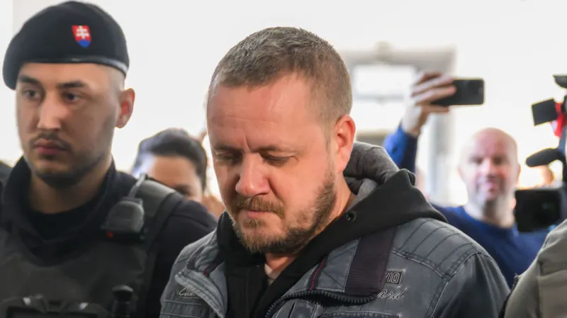 Boris Kollár zaplatil Čurillovi 50-tisíc eur, ospravedlnenia sa zatiaľ nedočkal. Exekúcia Šutaja Eštoka rastie do výšin - Domáce - Správy - Pravda