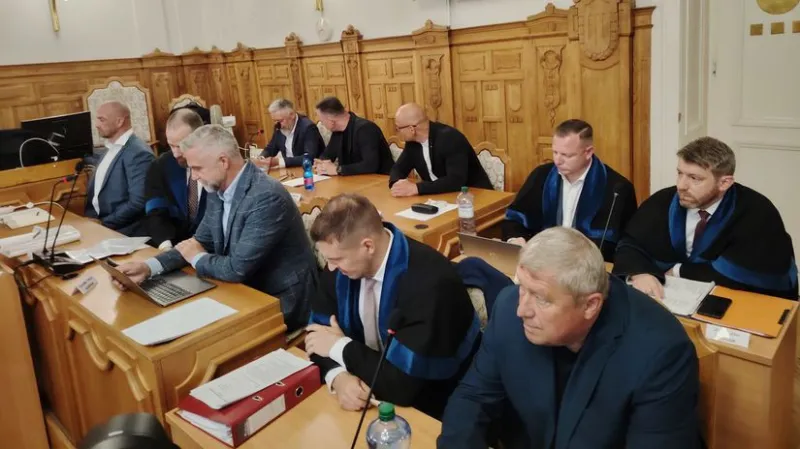 Gašpar aj Bödör sa postavili pred sudcu, no proces v kauze Očistec vzápätí odročili. Prišli aj príbuzné „čurillovcov“ - Regióny - Správy - Pravda