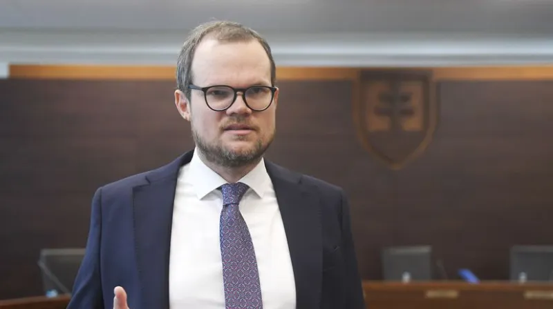 Čurillovi sa za „mafiu“ neospravedlnil a tak advokát posiela na Kollára exekútora - Domáce - Správy - Pravda
