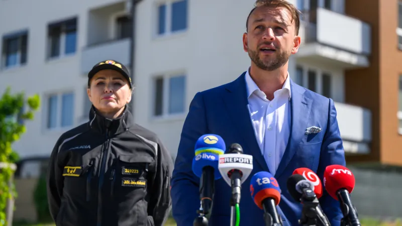 „Čurillovci“ si pripisujú ďalšie víťazstvo: Súd zrušil rozhodnutie Šutaja Eštoka o bývalom policajnom viceprezidentovi - Domáce - Správy - pravda.sk