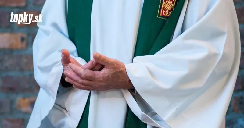 Kňaza, ktorý prijímal migrantov, odvolali z pastoračnej služby v meste Pistoia