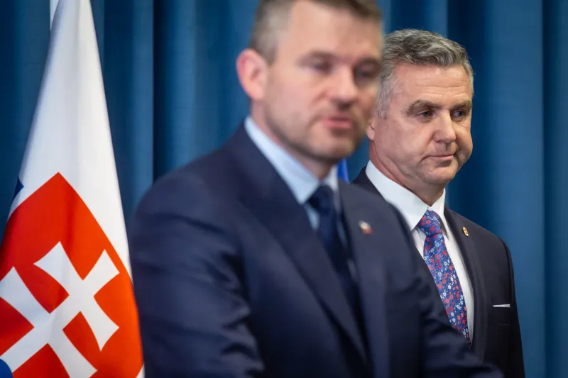 Pellegrini vyzval Gašpara na odchod, skončí do konca mája – Denník N