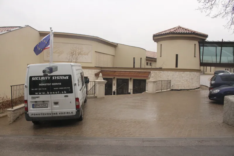 Ľudia z Babindola majú dovolené opraviť hotel blízky Smeru - domov.sme.sk