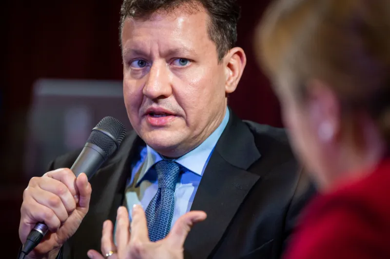 Lipšic: Príbuzní sú radi, ale čakajú, že chytia aj objednávateľov, to sú tí najhorší ľudia – Denník N