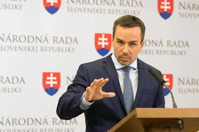 Smerák Tomáš nerozumie pochodu Za slušné Slovensko. Krajniak mu povedal, prečo ľudia protestujú - Webnoviny.sk
