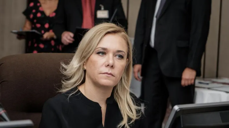 Pellegrini by mal odvolať Sakovú aj v jej vlastnom záujme, vyzýva opozícia - Domáce - Správy - Pravda.sk