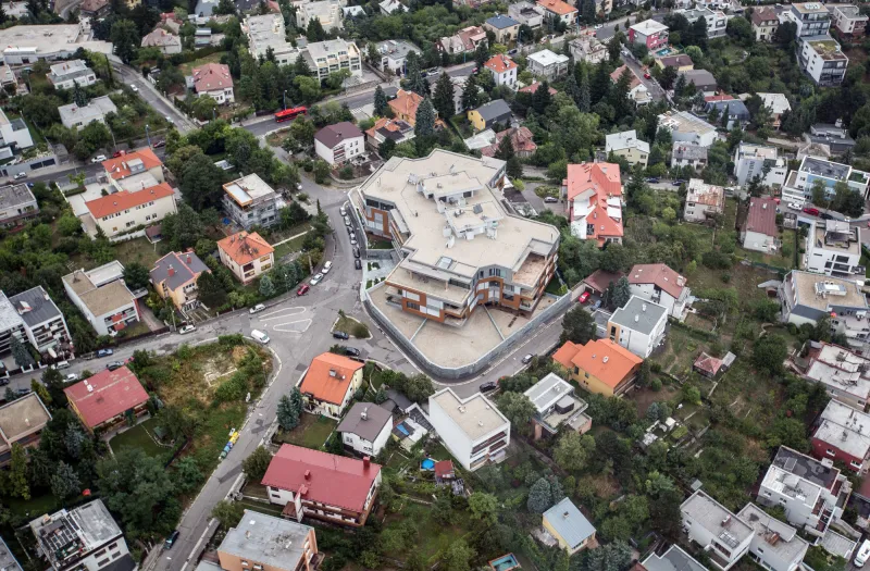 Do komplexu Bonaparte prídu skúmať steny, aby zistili, či Bašternák pri stavbe nepodvádzal – Denník N