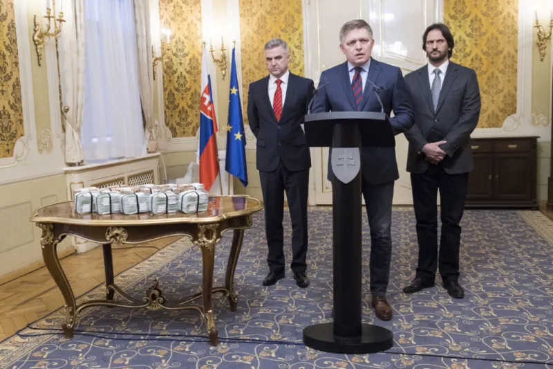 Fico sľúbil za objasnenie Kuciakovej vraždy milión tomu, kto pomôže. Polícii pomáha jeden z obvinených | Glob.sk