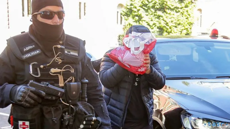 Obvinení z vraždy novinára Kuciaka a Kušnírovej zostávajú vo väzbe - Domáce - Správy - Pravda.sk