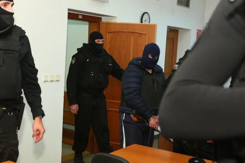 Obvinený z vraždy Kuciaka vyšiel z väznice: FOTO Na súde v nepriestrelnej veste a kukle | Topky.sk