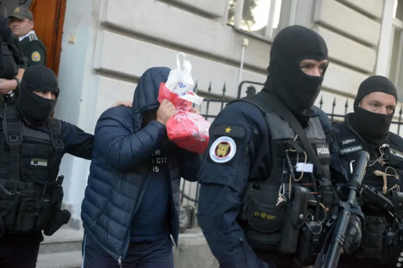 Obvinený z vraždy Kuciaka sa dnes postavil pred súd. Strážili ho ozbrojenci | Glob.sk