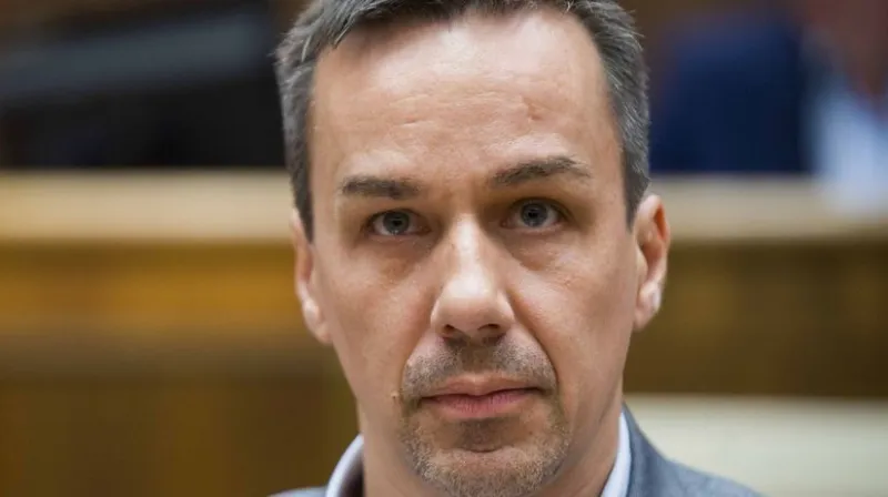 Fico by sa mal odsťahovať z Bonaparte, mieni Erik Tomáš - Domáce - Správy - Pravda.sk