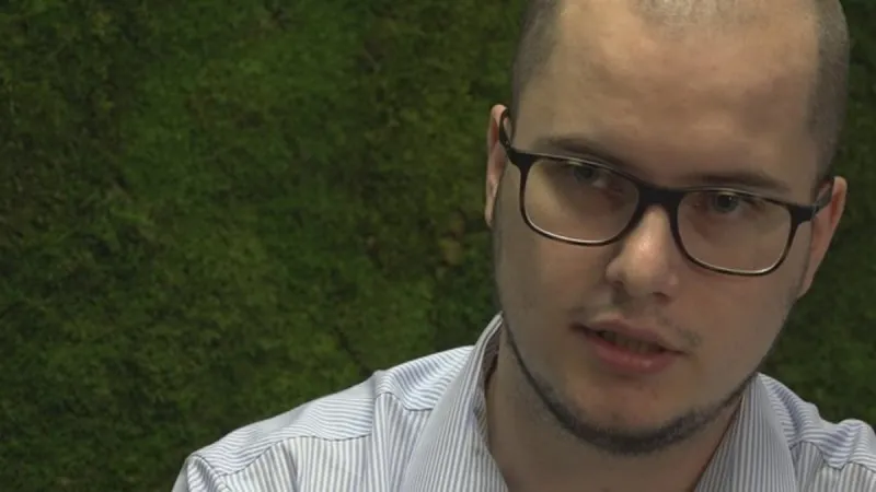 KOČNER: Redaktor SME Adam Valček o sledovaní novinárov - ekonomika.sme.sk