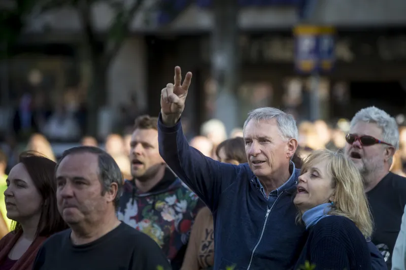 Protesty budú pokračovať, pripomenú svadbu Jána a Martiny - domov.sme.sk